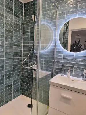 Salle de bains dans l'établissement Charmante maisonnette équipée