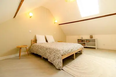 Un ou plusieurs lits dans un hébergement de l'établissement Maison avec spa proche Giverny