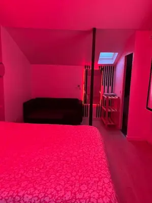 Un ou plusieurs lits dans un hébergement de l'établissement Love room jacuzzi proche centre ville