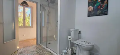 Salle de bains dans l'établissement Chez Mémère