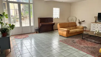 Télévision ou salle de divertissement dans l'établissement Grande maison à 1H de la mer et 1H de Paris