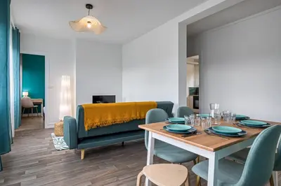Coin salon dans l'établissement La Suite des 3 Tours spacieux 3 chambres