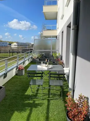 Balcon ou terrasse dans l'établissement Le Domaine Réservé , parking et écrin de verdure