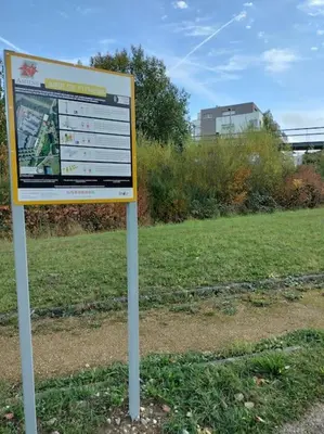 Plan de l'établissement Le Domaine Réservé , parking et écrin de verdure