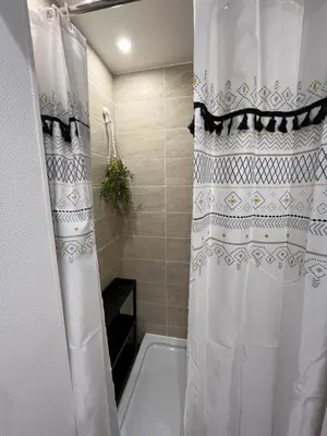 Salle de bains dans l'établissement chambre privée tout confort