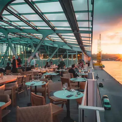 Lever ou coucher de soleil vu de l'appartement ou à proximité