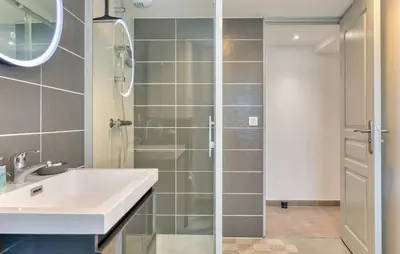 Salle de bains dans l'établissement 2 Bedroom Gorgeous Home In Offranville