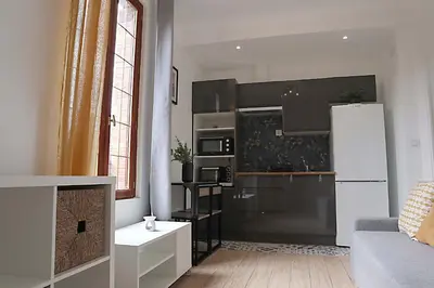 Cuisine ou kitchenette dans l'établissement Joli 2 pièces, Paris 30 min, Wi-Fi rapide