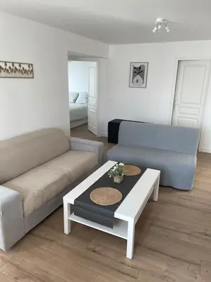 Coin salon dans l'établissement Appartement berges Oise