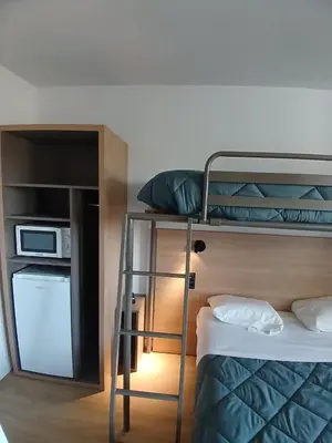 Un ou plusieurs lits dans un hébergement de l'établissement HOTEL PREMIERE CLASSE Rouen Sud Oissel