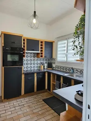 Cuisine ou kitchenette dans l'établissement Maison Beauvais-Tillé aéroport