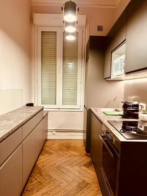 Cuisine ou kitchenette dans l'établissement Le Nid de Forges