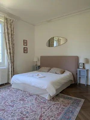 Un ou plusieurs lits dans un hébergement de l'établissement Chambre d'hôte - petit château à la campagne