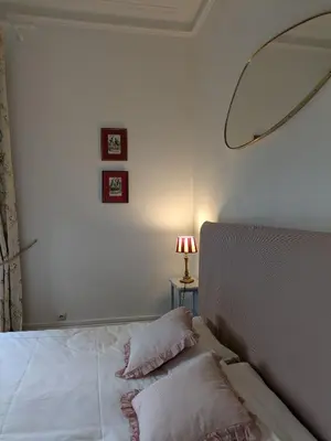 Un ou plusieurs lits dans un hébergement de l'établissement Chambre d'hôte - petit château à la campagne