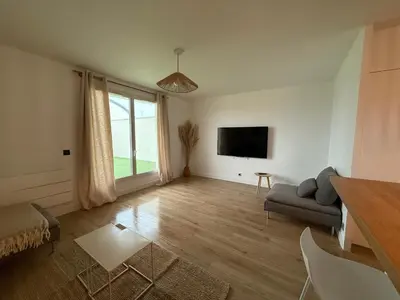 Télévision ou salle de divertissement dans l'établissement Appartement Cosy Cergy Le Haut Gare