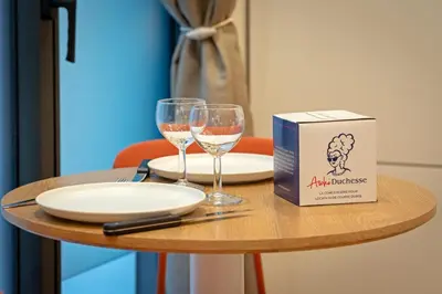 Boissons dans l'établissement La Love-Room d'Alice balnéo et vidéo-projecteur !