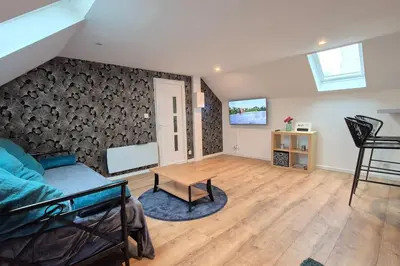 Télévision ou salle de divertissement dans l'établissement Balnéo Nuits Douces Rouen