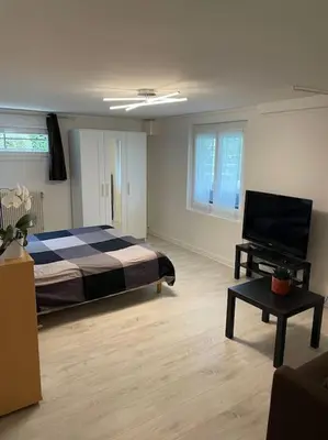 Télévision ou salle de divertissement dans l'établissement Appartement terrasse avec vue et parking privé