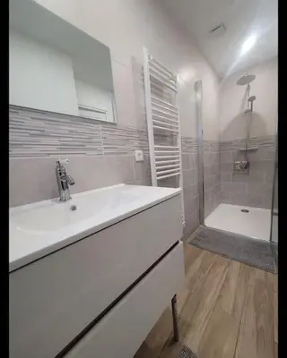 Salle de bains dans l'établissement Maison au pied de la forêt