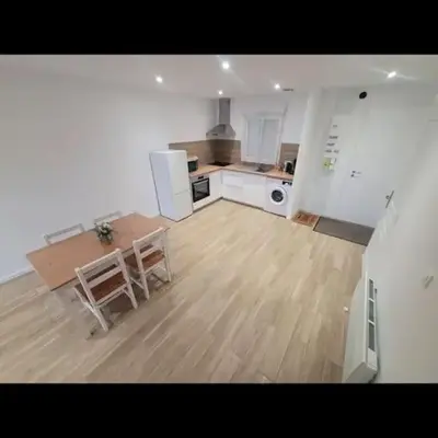 Maison au pied de la forêt