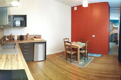 Cuisine ou kitchenette dans l'établissement Welcome to HAPI'N B in the heart of Beauvais!