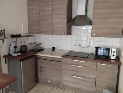 Cuisine ou kitchenette dans l'établissement appartement entier 2 chambres