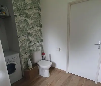 Salle de bains dans l'établissement Petite maison, jardin privé clos, classée 3 étoiles
