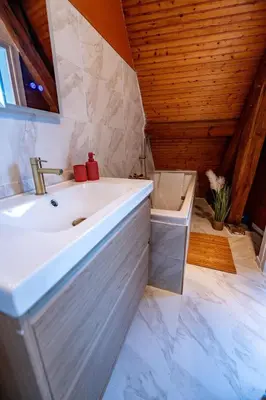 Salle de bains dans l'établissement Le Cocon sous les toits