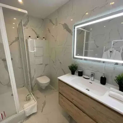 4 Bedroom Apartment - Near docks and metro