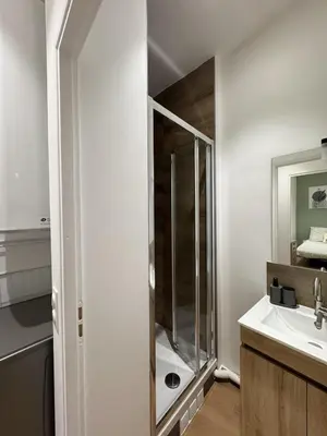 Salle de bains dans l'établissement L'Olivier RDC