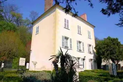 Jardin de l'établissement Gîte La Maisonnette à Auvers-sur-Oise