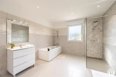 Salle de bains dans l'établissement Le gite du bois colin