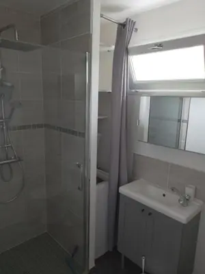 Salle de bains dans l'établissement Maison au calme chez stephane