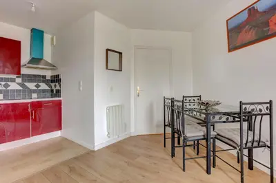 Cuisine ou kitchenette dans l'établissement Le Sully - Mantes la jolie