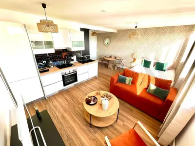 Cuisine ou kitchenette dans l'établissement Cozy apartment with parking and panoramic views!
