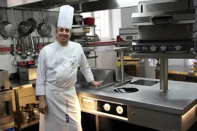 Cuisine ou kitchenette dans l'établissement Hôtel L'Esturgeon