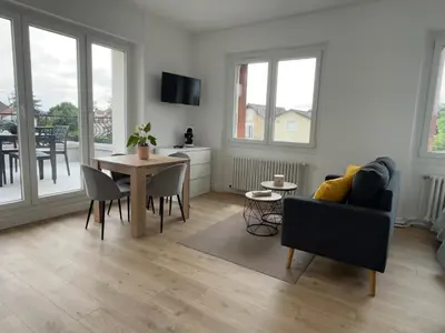 Télévision ou salle de divertissement dans l'établissement Appart hôtel Doumer