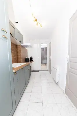 Cuisine ou kitchenette dans l'établissement L 'écrin Vert