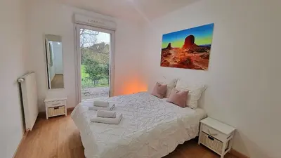 Un ou plusieurs lits dans un hébergement de l'établissement Bel appartement à seulement 30 minutes de Paris-la défense