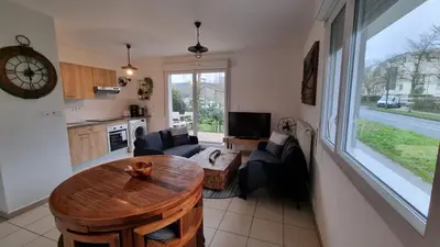 Cuisine ou kitchenette dans l'établissement Bel appartement à seulement 30 minutes de Paris-la défense