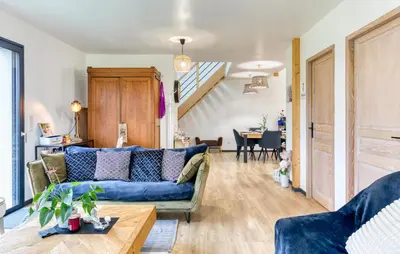 Coin salon dans l'établissement Nice Home In Venon With Wifi