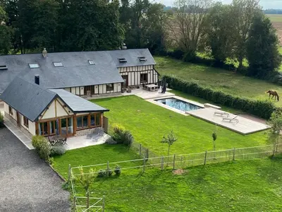Piscine de l'établissement Gîte de l'Epinay Cerise ou située à proximité
