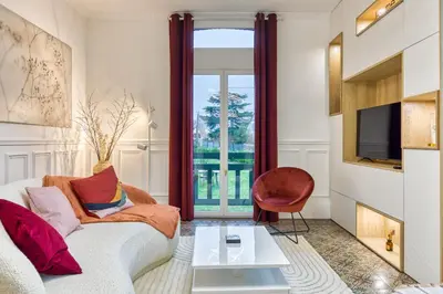 Coin salon dans l'établissement Rose écrin de charme avec parking terrasse privée et jardin partagé