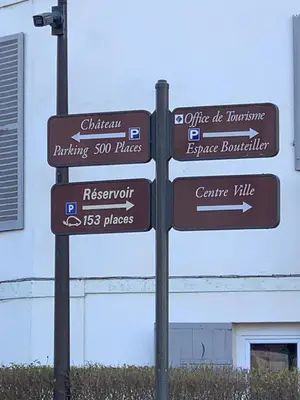 Certificat, récompense, panneau ou autre document affiché dans l'établissement Au plus près du Chateau !