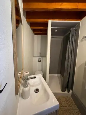 Salle de bains dans l'établissement Charmant studio indépendant