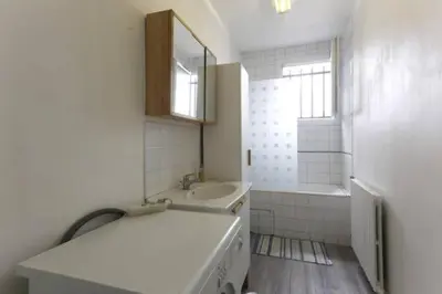Plan de l'établissement Chambre chez l'habitant dans T4 hyper proche de la gare SNCF et à 300m de la gare routière