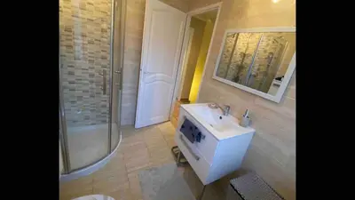 Salle de bains dans l'établissement House next to Parc Astérix and Chateau de Chantilly