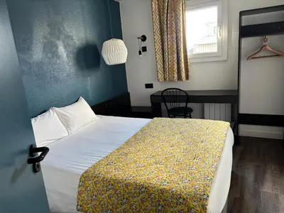 Un ou plusieurs lits dans un hébergement de l'établissement Brit Hotel Baillet-en-France