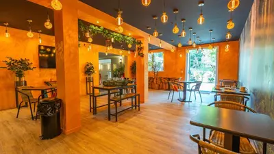 Restaurant ou autre lieu de restauration dans l'établissement Chanelya - Havre de Paix au Coeur de la Forêt