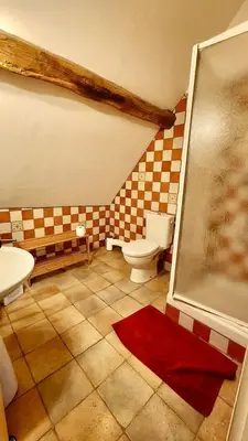 Salle de bains dans l'établissement La Charreterie - Maison de charme avec jardin & aire de jeux - Côte d'Albâtre